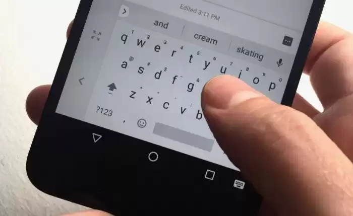Inilah Alasan Kenapa Seharusnya Tidak Menginstall Aplikasi Keyboard Pihak Ketiga di Ponsel