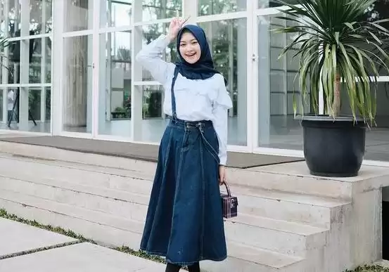 Potret 4 Fashion Jilbab Casual Yang Bikin Kamu Terlihat Kece