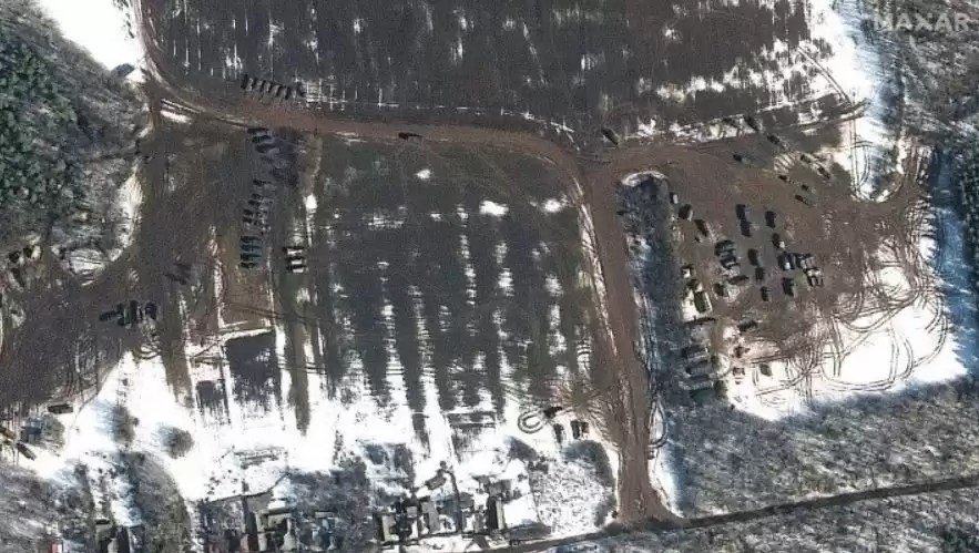 Tertangkap Satelit Potret Militer Rusia yang Terus Bergerak Mendekati Ukraina