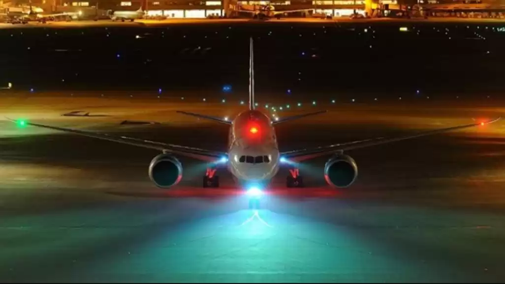 Alasan Pesawat Memiliki Warna Lampu Yang Berbeda Pada Sayapnya