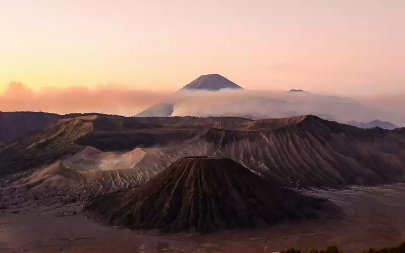 Menjelajahi Kecantikan Bahasa Indonesia: Sejarah, Ciri Khas, dan Perkembangannya