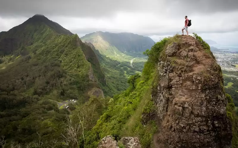 Exploring the Unlikely Connection Between Dan Aykroyd and Frankie Dettori