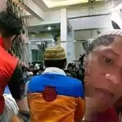 Potret Moment Absurd Ketika Sholat ini Bikin Gagal Fokus Part 1