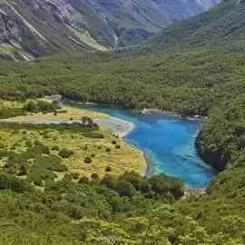 Potret Blue Lake, Danau yang Memiliki Air Terjernih di Dunia