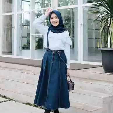 Potret 4 Fashion Jilbab Casual Yang Bikin Kamu Terlihat Kece
