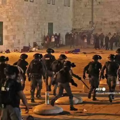 Miris Israel Meluncurkan Serangan Kepada Palestina di Masjid Al Aqsa Saat Sholat Tarawih