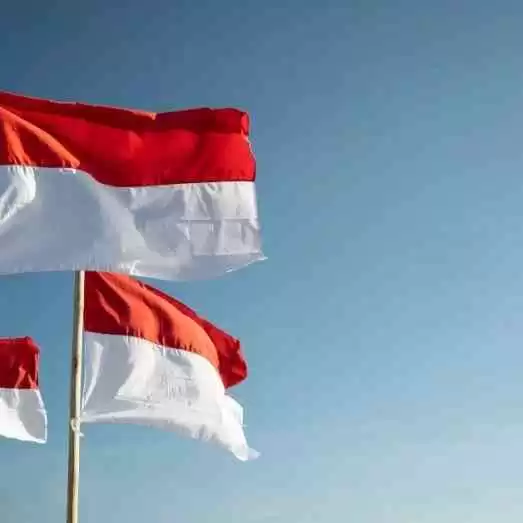 Koleksi 3 Puisi Kemerdekaan Terbaik Semangat Pulih dan Bangkit