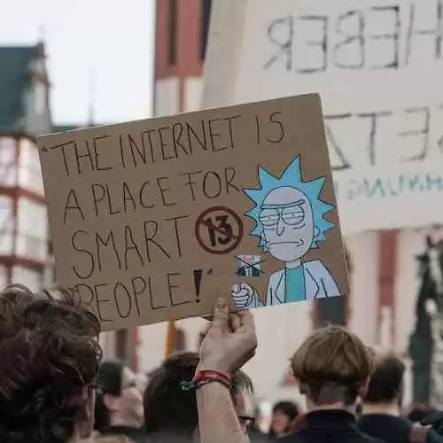 Menjelajahi Kemanusiaan melalui Sejarah