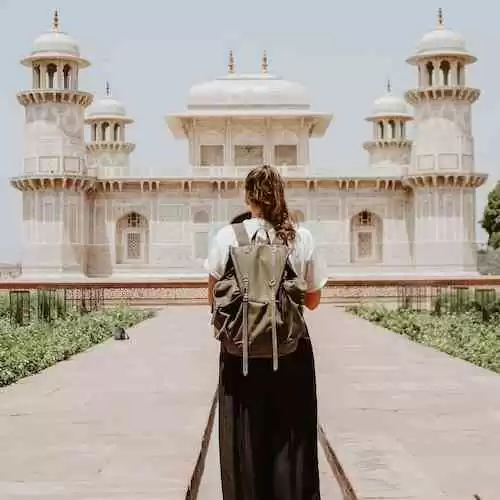 10 Destinasi Wisata Terbaik yang Wajib Dikunjungi oleh Backpacker