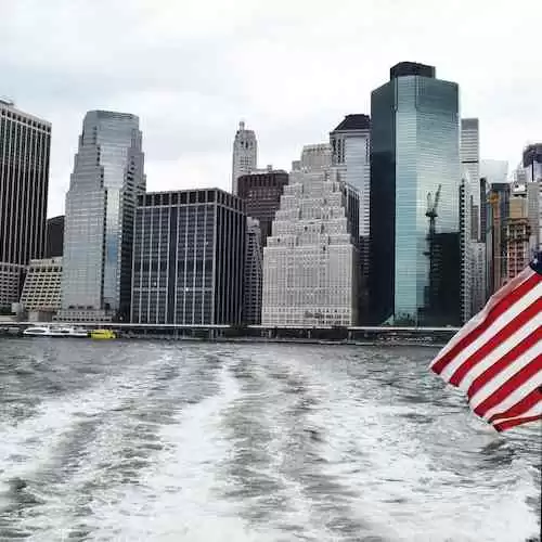 Mengungkap Pesan Amerika dalam Novel Graphic American Born Chinese: Analisis dan Interpretasi