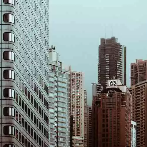 Menjaga Keseimbangan antara Demokrasi dan Stabilitas: Tantangan dalam Sistem Pemerintahan Modern