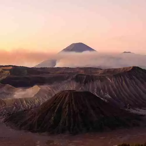 Menjelajahi Kecantikan Bahasa Indonesia: Sejarah, Ciri Khas, dan Perkembangannya