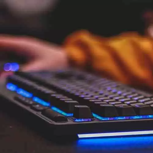 Riset Terbaru: Bagaimana Esports Membantu Meningkatkan Kemampuan Kognitif Anak Muda?