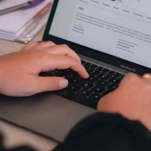 Terbaru dari Bintang Film Prilly Latuconsina: Profil, Filmografi, dan Prestasi Terbaru