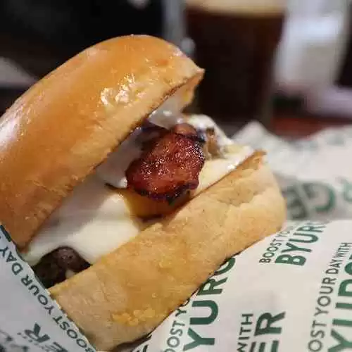 7 Cerpen Terpopuler yang Diadaptasi ke Dalam Film dan TV