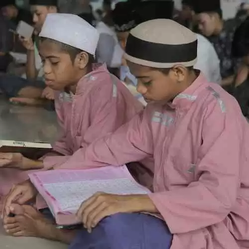 Membaca dan Menulis Puisi: Cara Terbaik untuk Menjaga Keseimbangan Emosi Anda