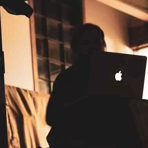 Mengenal Apple: Sejarah Perusahaan dan Produk Terbaiknya