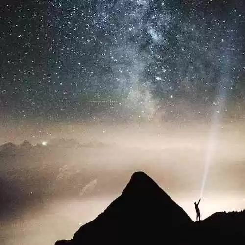 Unleashing the Dynamic Duo: How Bruce Willis and Danny Masterson Make Movie Magic