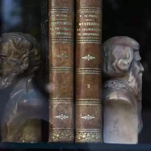 10 Tips Sukses Menulis Novel untuk Pemula