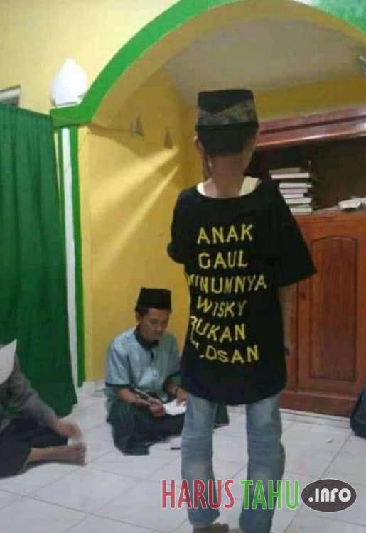 Potret Moment Absurd Ketika Sholat ini Bikin Gagal Fokus Part 1
