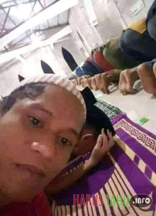 Potret Moment Absurd Ketika Sholat ini Bikin Gagal Fokus Part 1